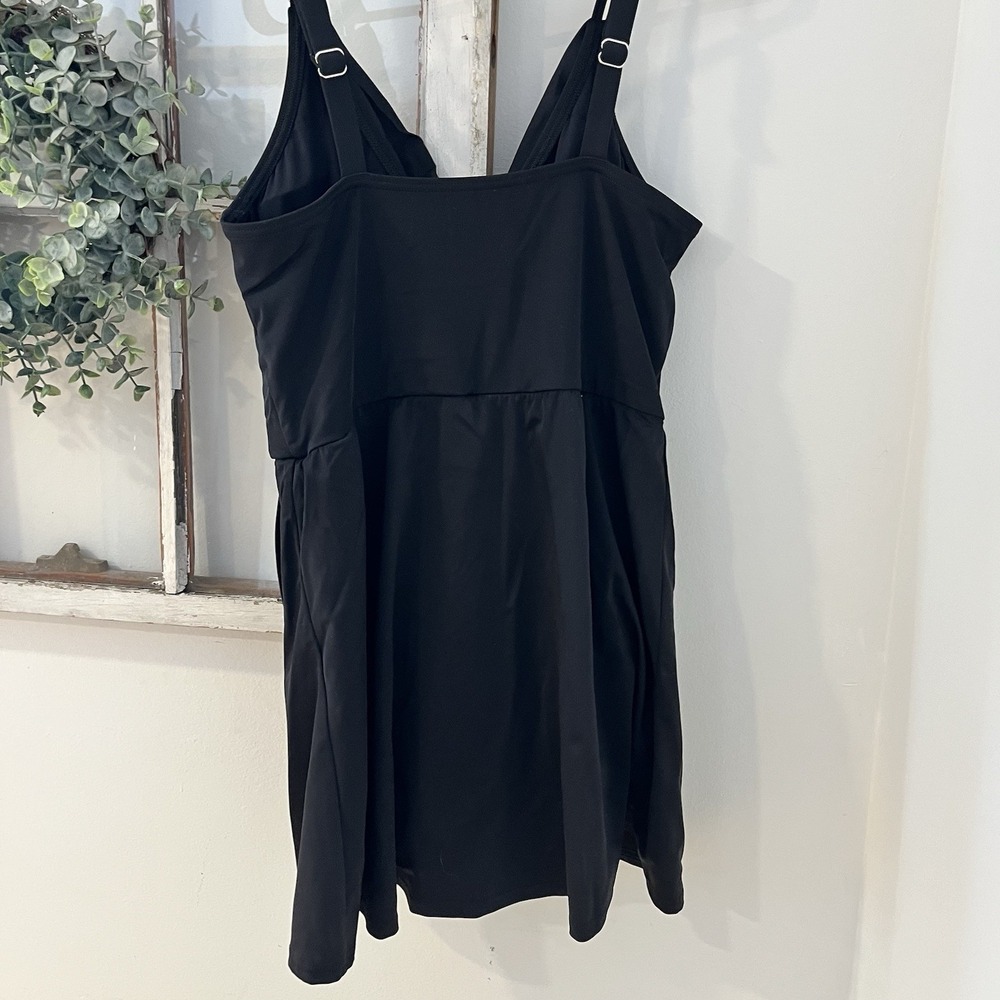 Land's‎ End $115 UPF 50 Black Tulip Wrap swim dress Women's Size M - Picture 4 of 7